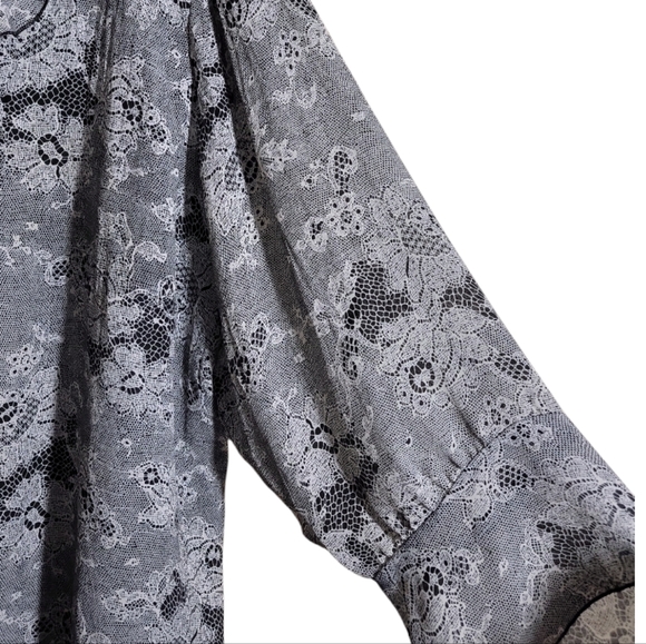 Allison Taylor plus size ruffle floral button closure top size 2X - Picture 5 of 8